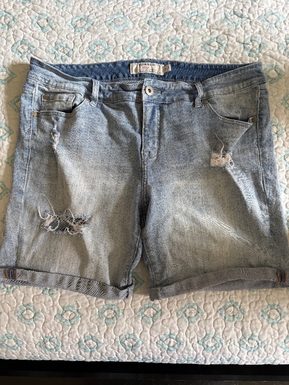 Torrid Denim Distressed Shorts | Size 16 | Light Wash